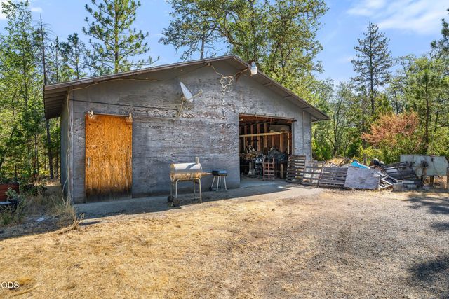 7606 Monument Drive, Grants Pass, OR 97526