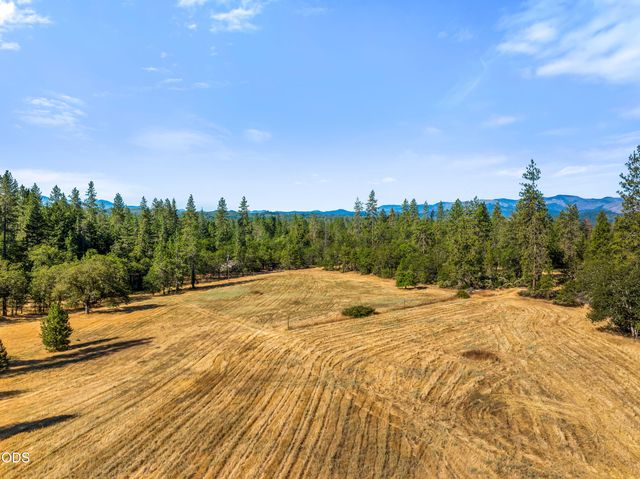 7606 Monument Drive, Grants Pass, OR 97526