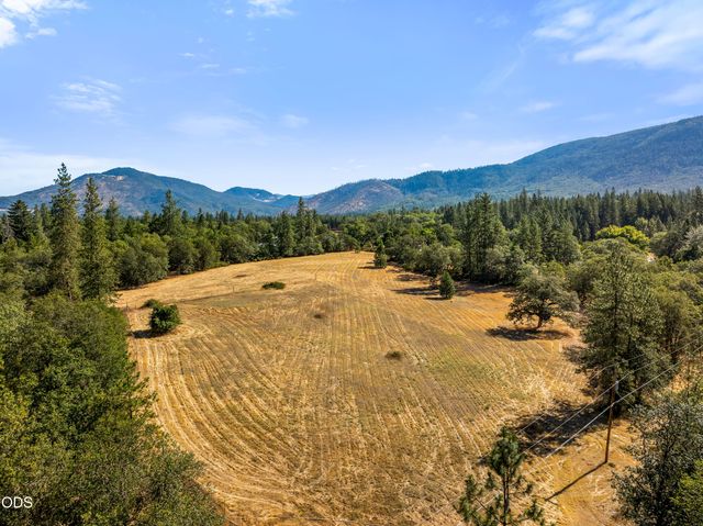 7606 Monument Drive, Grants Pass, OR 97526