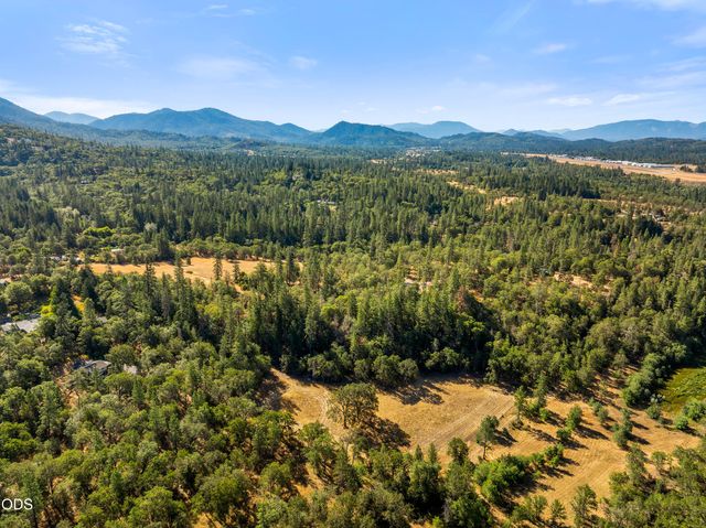7606 Monument Drive, Grants Pass, OR 97526