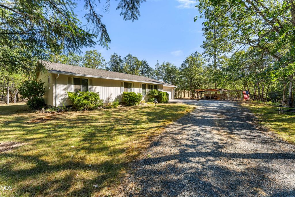 7606 Monument Drive, Grants Pass, OR 97526