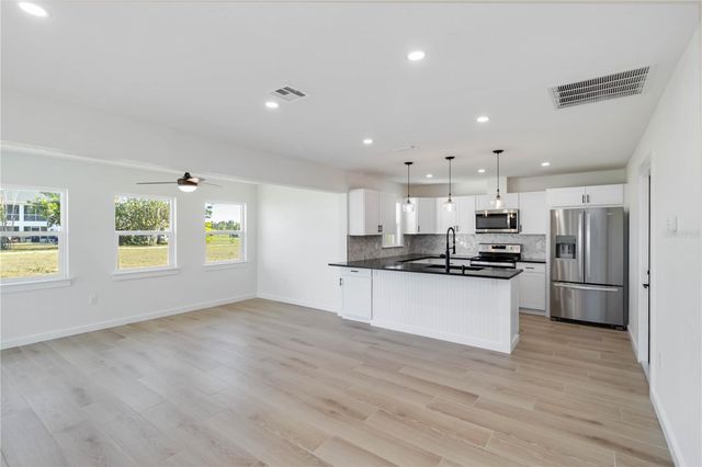 49 BOUNDARY BOULEVARD B, Rotonda West, FL 33947