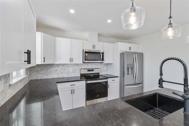 49 BOUNDARY BOULEVARD B, Rotonda West, FL 33947