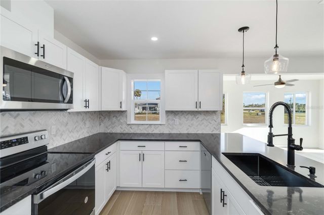 49 BOUNDARY BOULEVARD B, Rotonda West, FL 33947