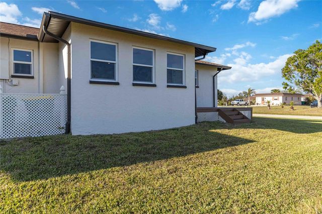 49 BOUNDARY BOULEVARD B, Rotonda West, FL 33947