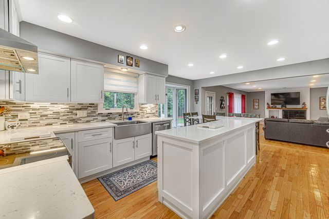 3818 Russett Lane, Northbrook, IL 60062