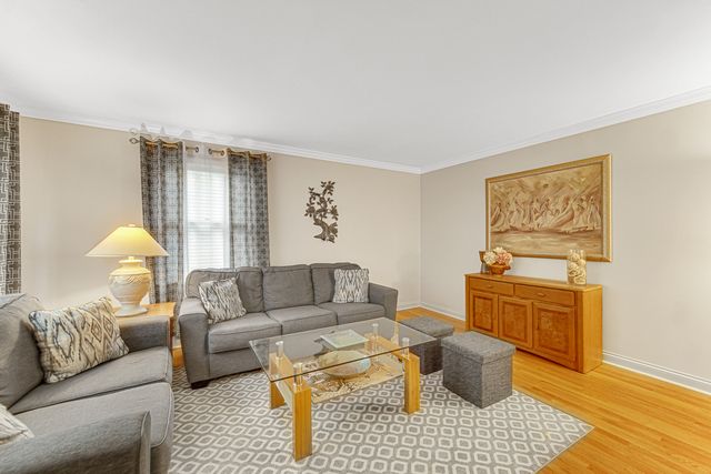 3818 Russett Lane, Northbrook, IL 60062
