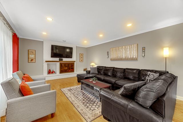 3818 Russett Lane, Northbrook, IL 60062