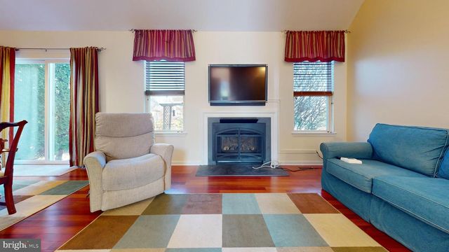 1033 GLEN MANOR DR, Quakertown, PA 18951