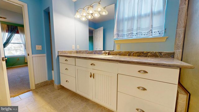 1033 GLEN MANOR DR, Quakertown, PA 18951