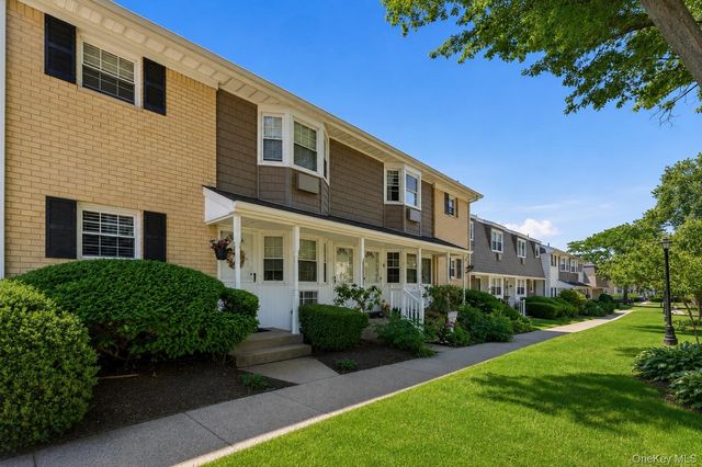 3902 Wilshire Lane H02, Oakdale, NY 11769
