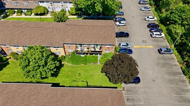 3902 Wilshire Lane H02, Oakdale, NY 11769