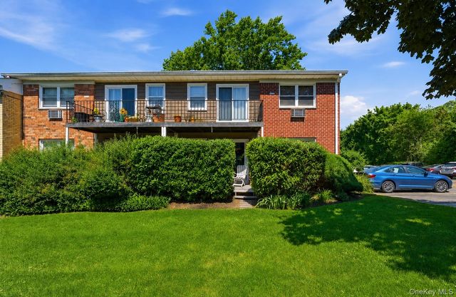 3902 Wilshire Lane H02, Oakdale, NY 11769