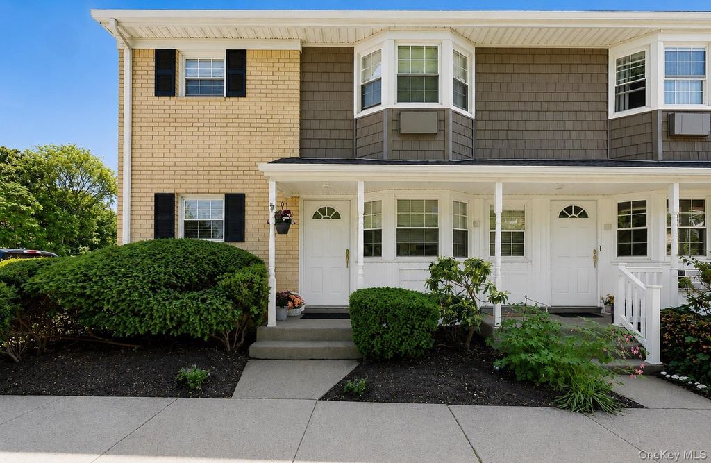 3902 Wilshire Lane H02, Oakdale, NY 11769