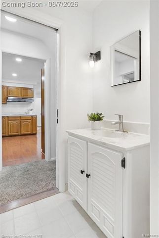 24711 Tudor Lane, Franklin, MI 48025