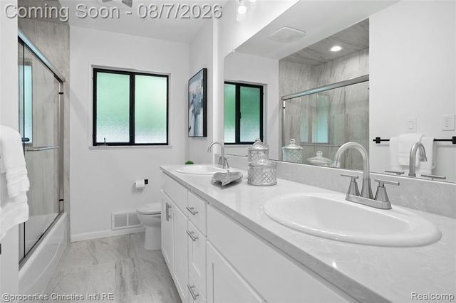 24711 Tudor Lane, Franklin, MI 48025