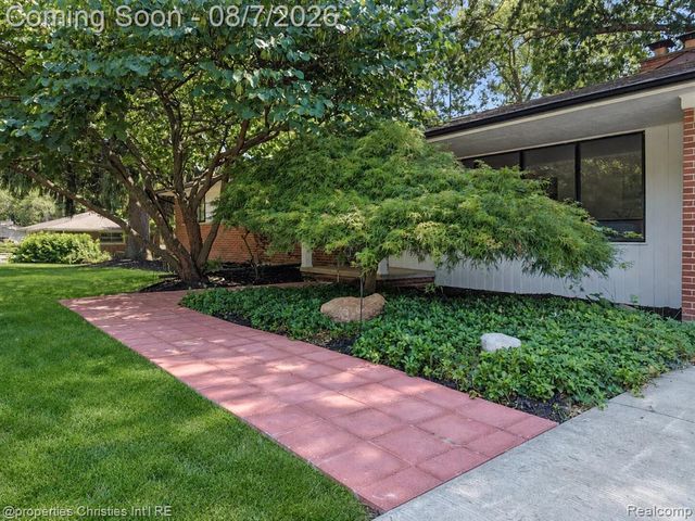 24711 Tudor Lane, Franklin, MI 48025