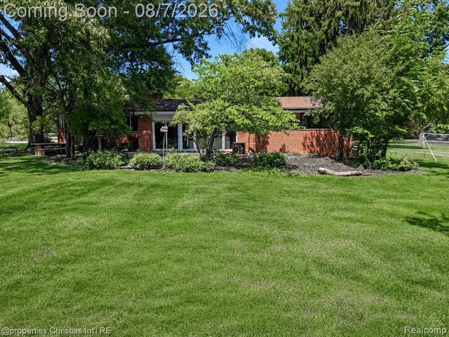 24711 Tudor Lane, Franklin, MI 48025