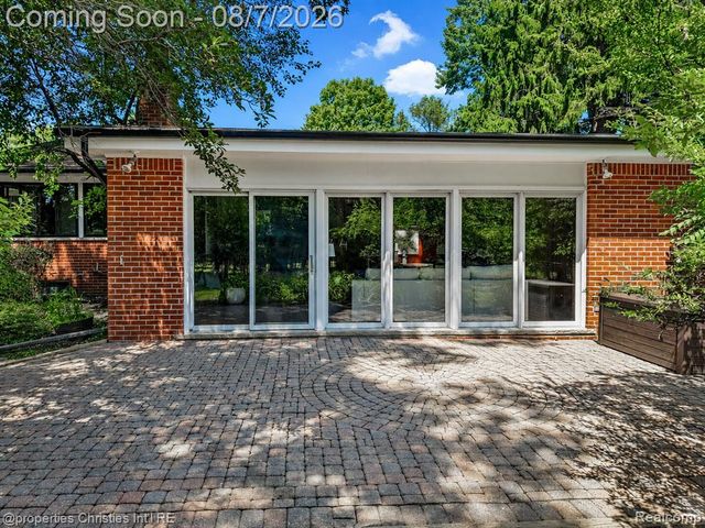 24711 Tudor Lane, Franklin, MI 48025