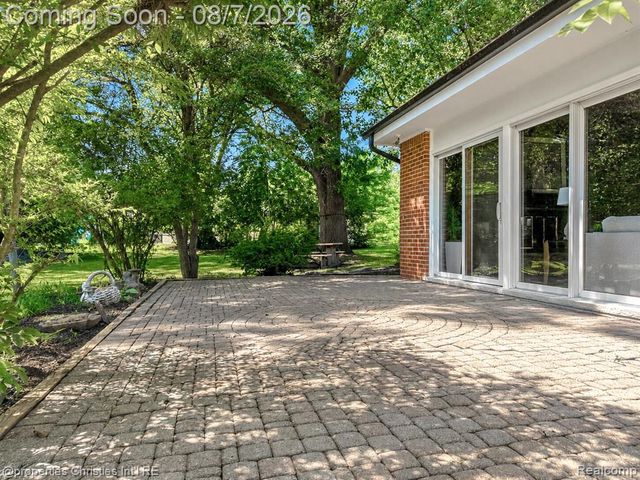 24711 Tudor Lane, Franklin, MI 48025