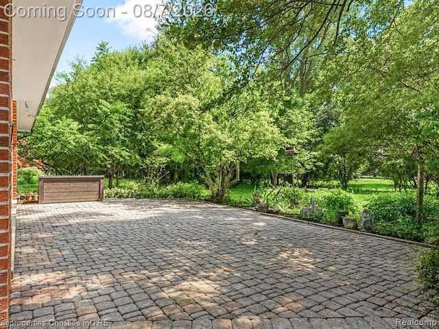 24711 Tudor Lane, Franklin, MI 48025