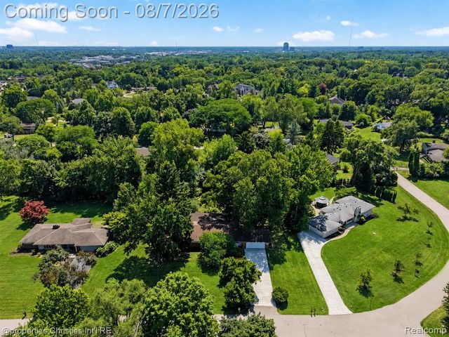 24711 Tudor Lane, Franklin, MI 48025