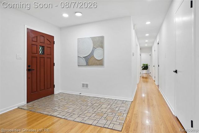 24711 Tudor Lane, Franklin, MI 48025