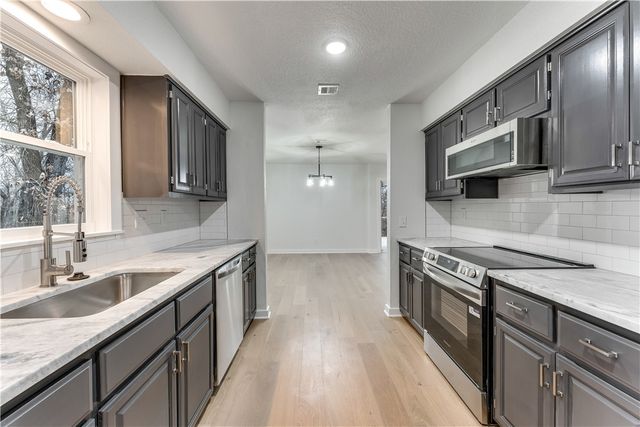 27 Cromer Drive, Bella Vista, AR 72715