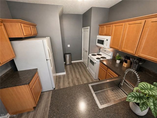 30056 Euclid Avenue 14, Wickliffe, OH 44092