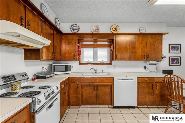 3809 N 206th Street, Omaha, NE 68022