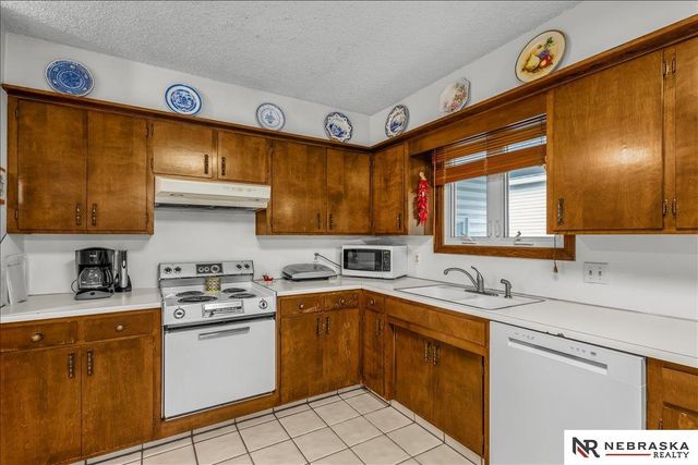 3809 N 206th Street, Omaha, NE 68022