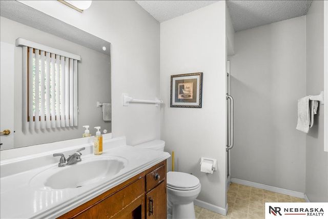 3809 N 206th Street, Omaha, NE 68022