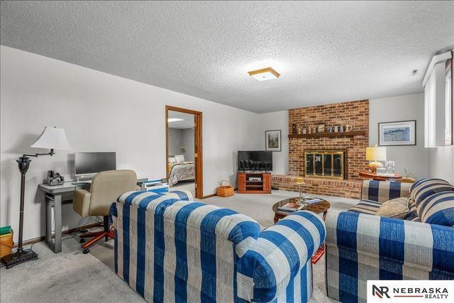 3809 N 206th Street, Omaha, NE 68022