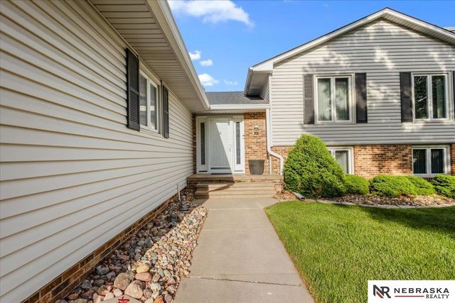 3809 N 206th Street, Omaha, NE 68022