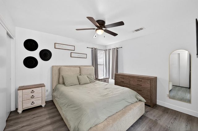 2035 W Oriole Avenue, Visalia, CA 93291