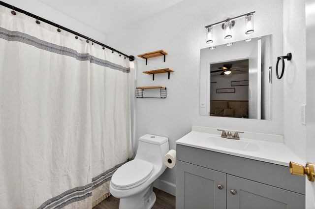 2035 W Oriole Avenue, Visalia, CA 93291