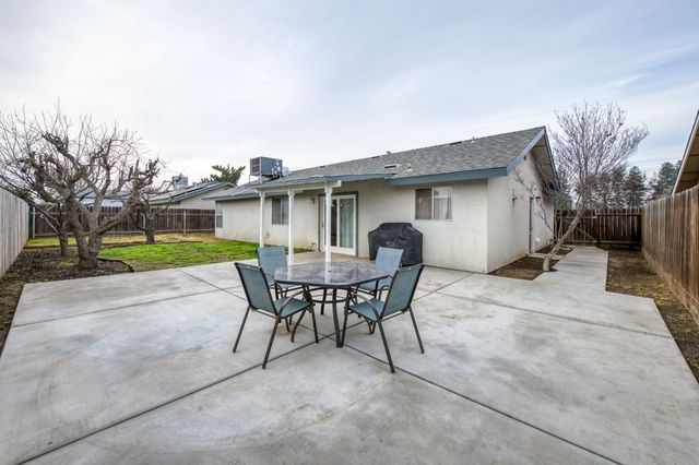 2035 W Oriole Avenue, Visalia, CA 93291