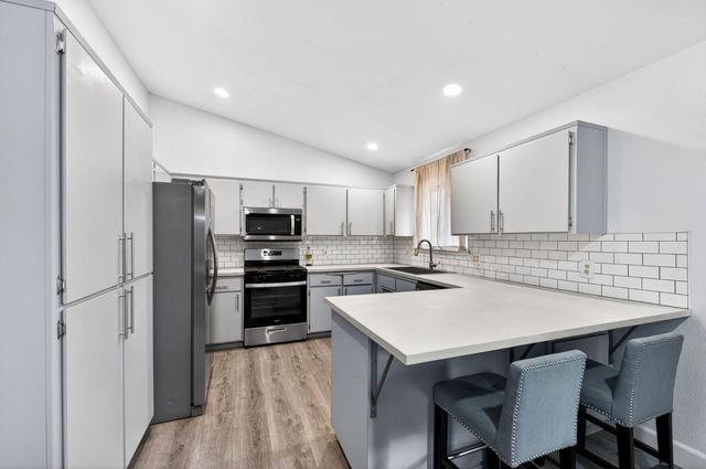 2035 W Oriole Avenue, Visalia, CA 93291