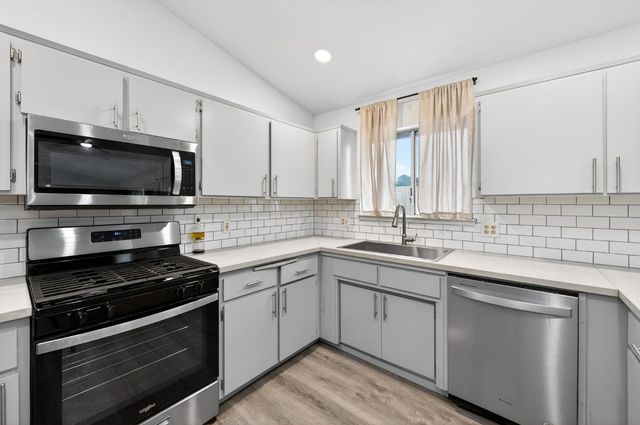 2035 W Oriole Avenue, Visalia, CA 93291