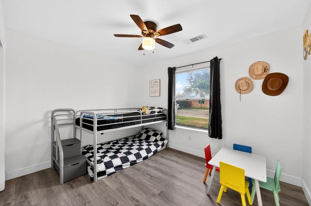 2035 W Oriole Avenue, Visalia, CA 93291