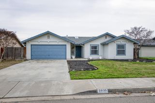 2035 W Oriole Avenue, Visalia, CA 93291