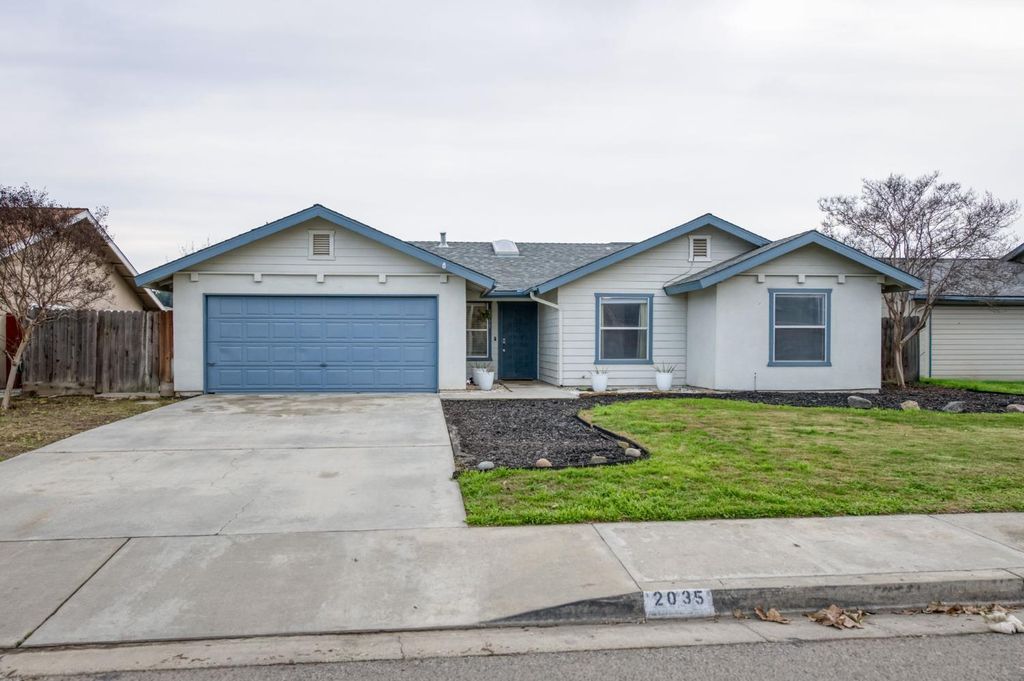 2035 W Oriole Avenue, Visalia, CA 93291