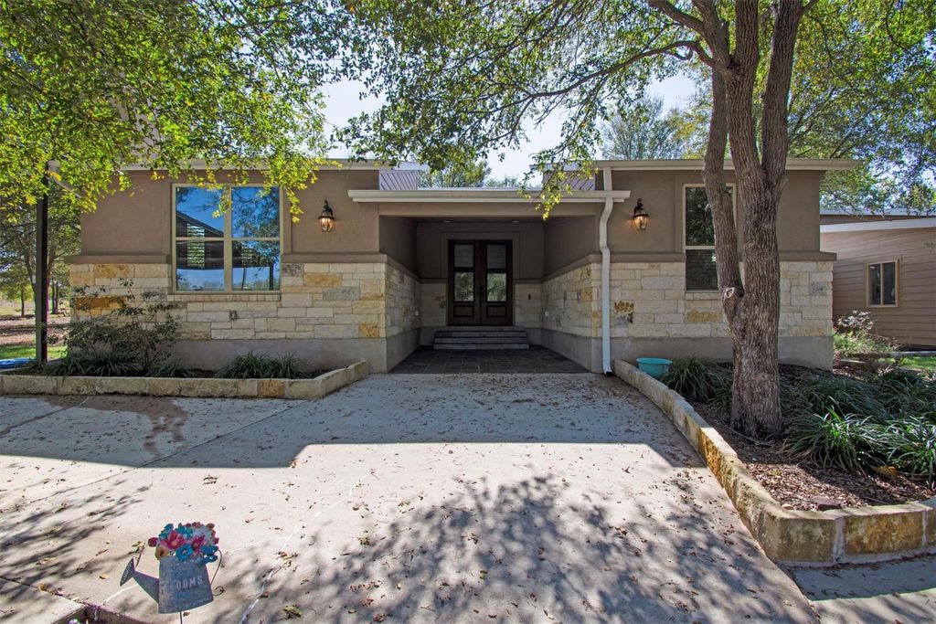 2247 Old Highway 20, Mcdade, TX 78650