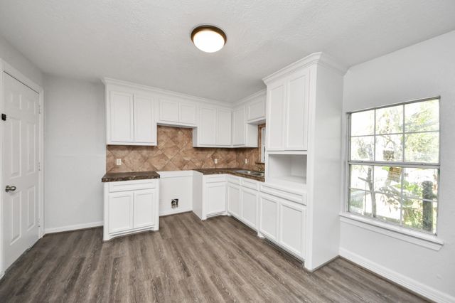 5714 Justin St, Houston, TX 77521