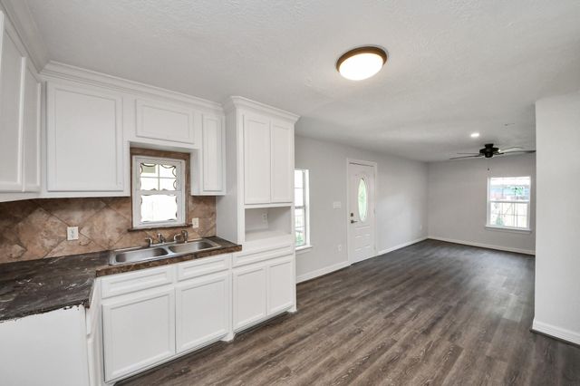 5714 Justin St, Houston, TX 77521