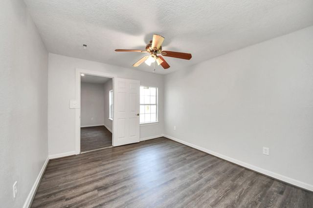 5714 Justin St, Houston, TX 77521