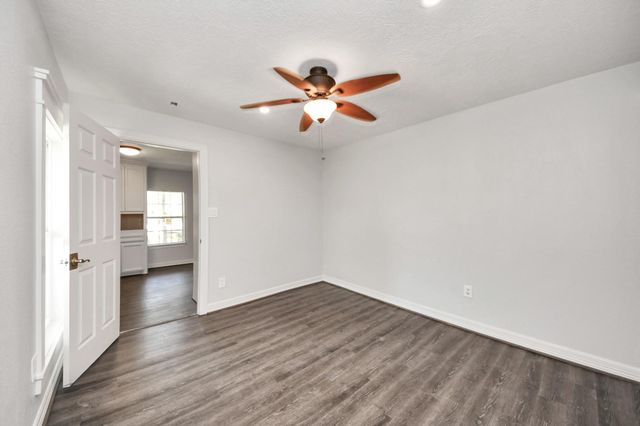 5714 Justin St, Houston, TX 77521