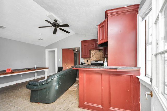 5714 Justin St, Houston, TX 77521