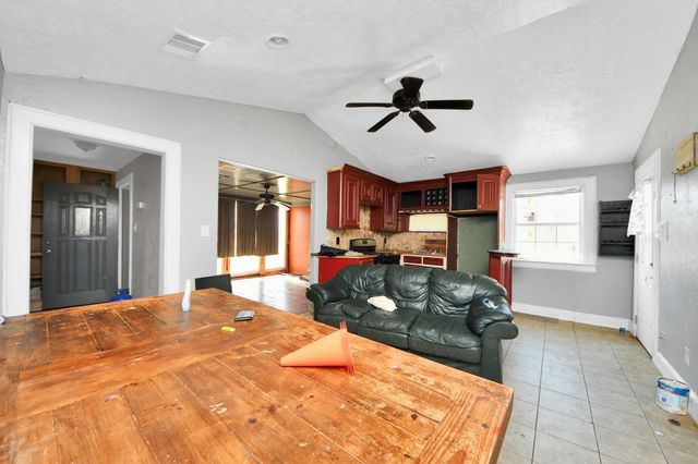 5714 Justin St, Houston, TX 77521