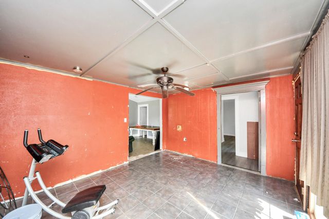 5714 Justin St, Houston, TX 77521